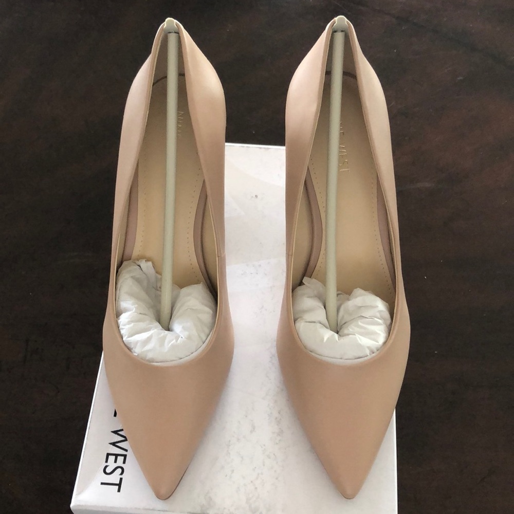 Shoes - Picture 5 of 7